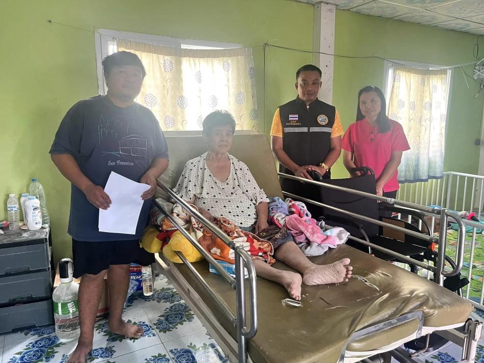 องค์การบริหารส่วนตำบลวังขอนขว้าง มอบอุปกรณ์ช่วยคนพิการ ประเภทรถเข็นนั่งวีลแชร์ (Wheel chair) ให้กับผู้พิการทางการเคลื่อนไหว